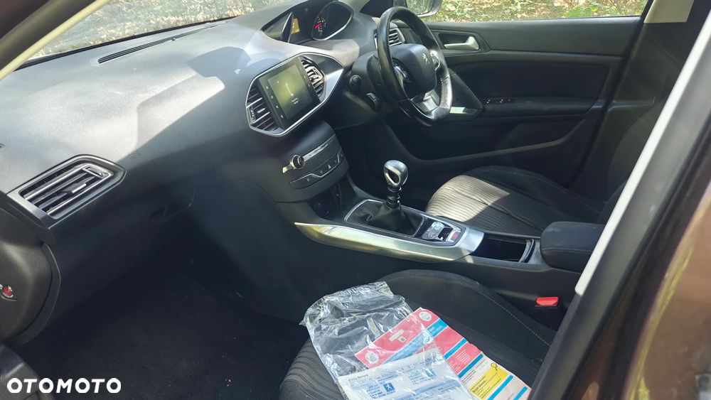 Peugeot 308 2.0 Blue HDi Allure S&S - 11