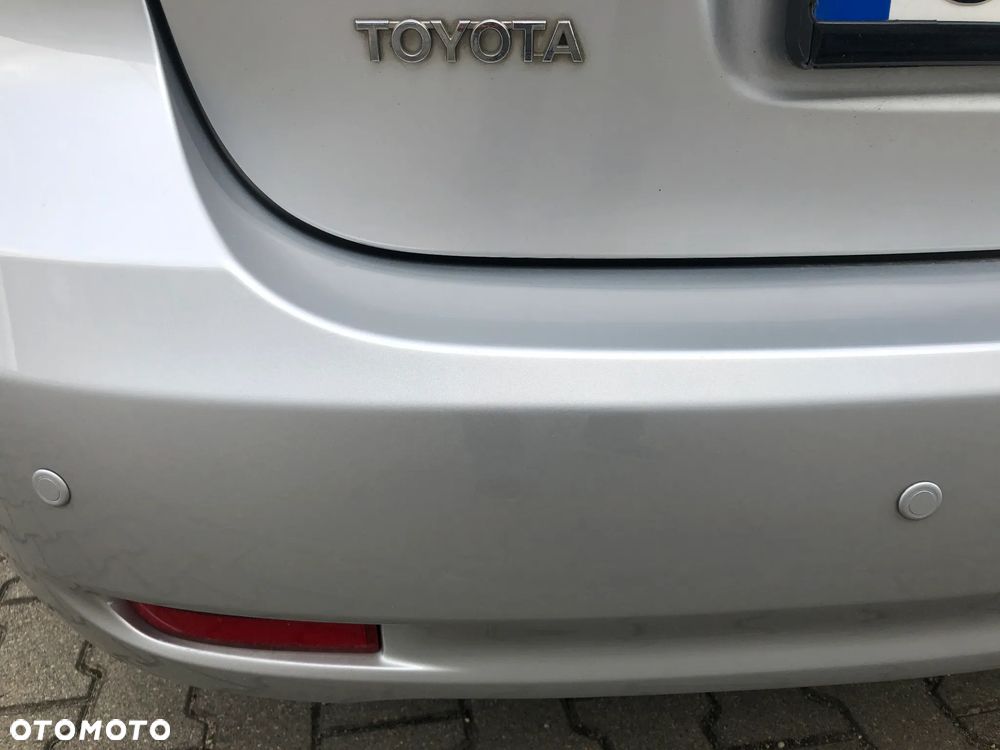 Toyota Avensis 2.0 D-4D Sol plus - 19