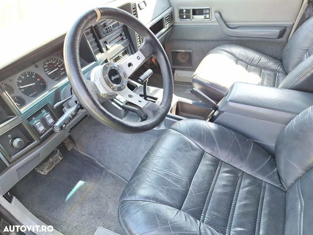 Jeep Grand Cherokee - 24