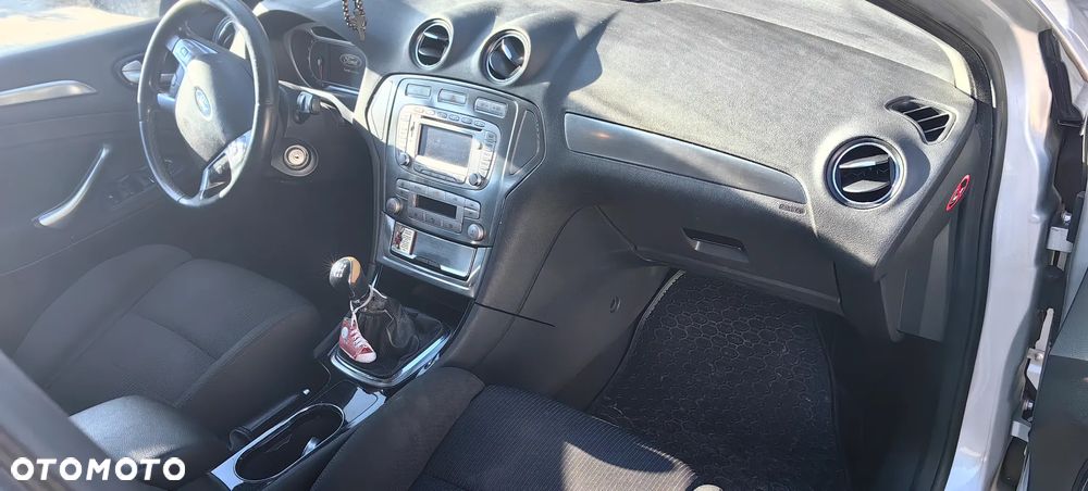 Ford Mondeo 2.0 Ambiente - 9