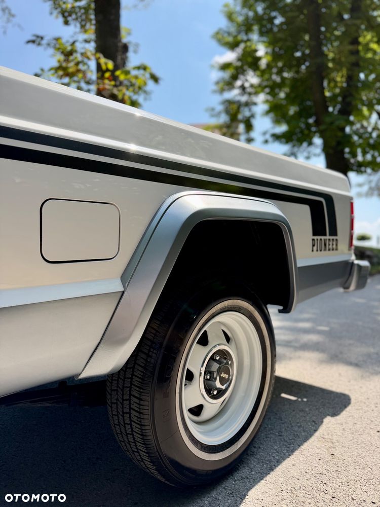 Jeep Comanche - 17