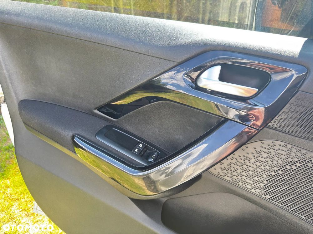 Peugeot 208 1.6 e-HDi Allure STT - 19