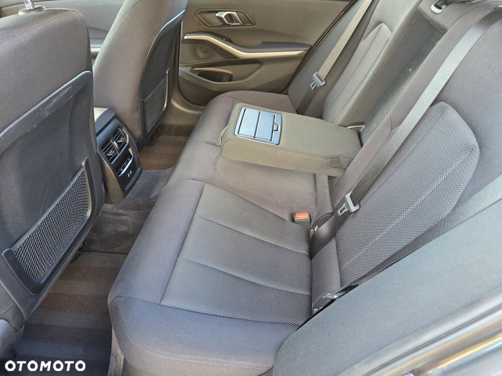 BMW Seria 3 318d Advantage - 17