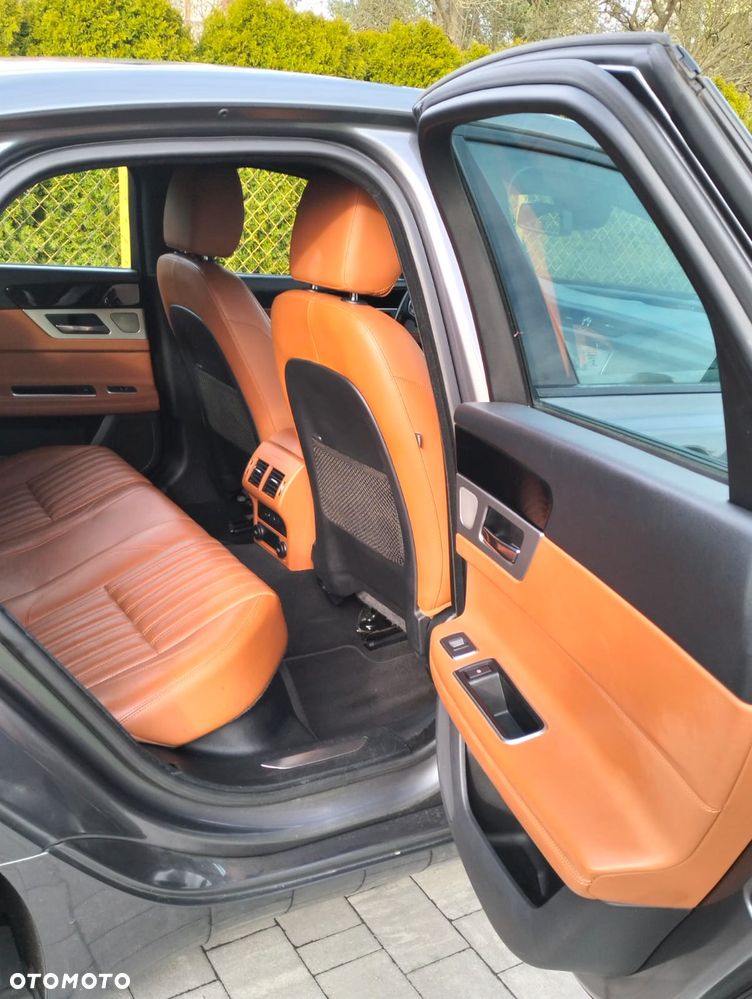 Jaguar XF 20d Portfolio - 13