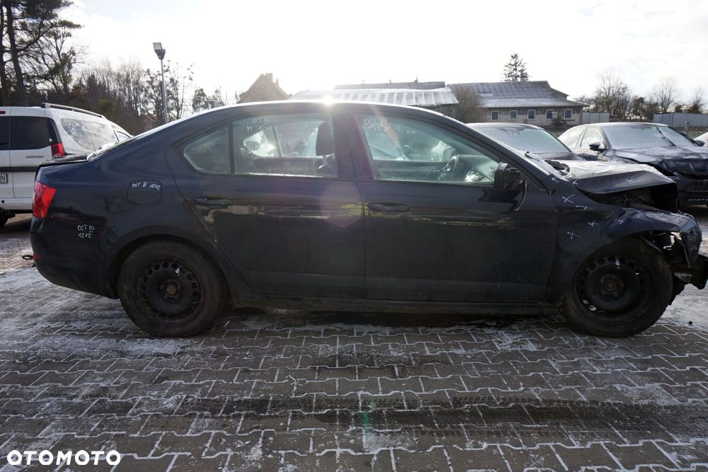 SKODA OCTAVIA III 5E3 LB LIFTBACK 2014 LF9R 1.6 TDI CLHA 105KM MWX CZARNY na części - 6