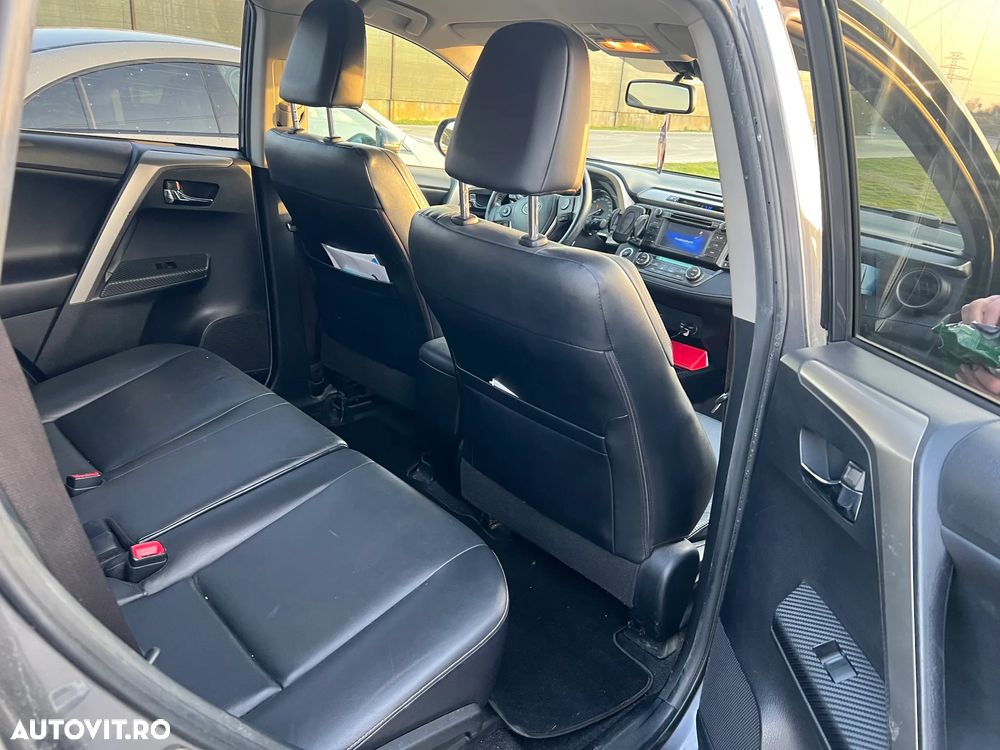 Toyota RAV4 2.2 D-4CAT 4WD Aut Luxury - 9