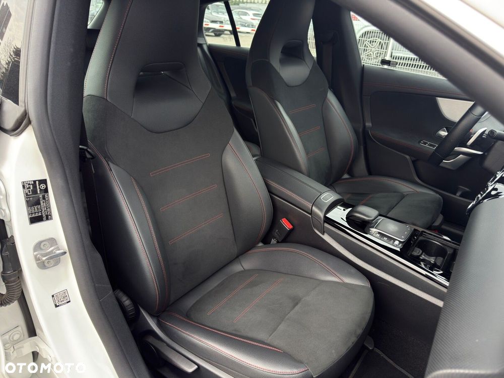 Mercedes-Benz CLA 180 AMG Line 7G-DCT - 22