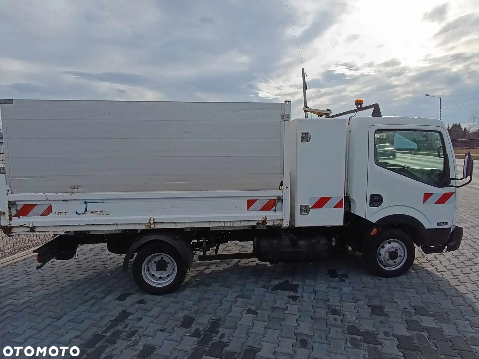 Nissan CABSTAR - 10