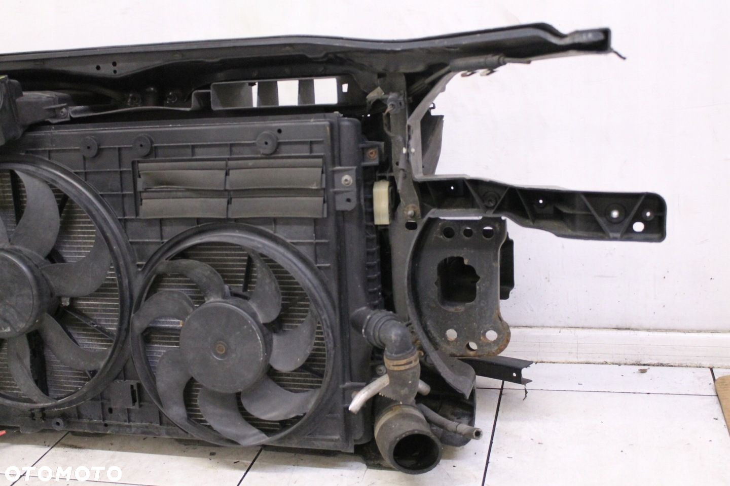 VW PASSAT B6 2.0 TDI 05R- PAS PRZEDNI CHŁODNICE - 5