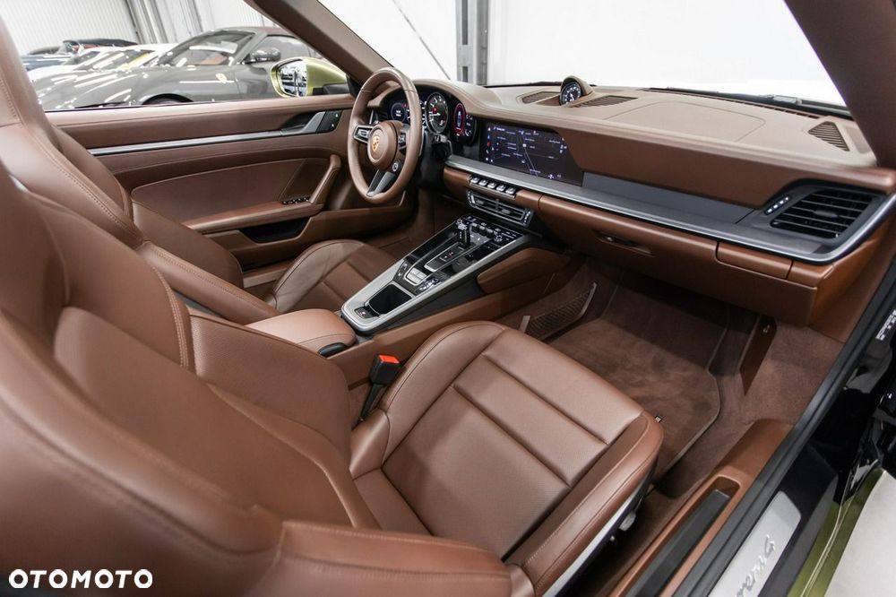 Porsche 911 Carrera 4 PDK - 24