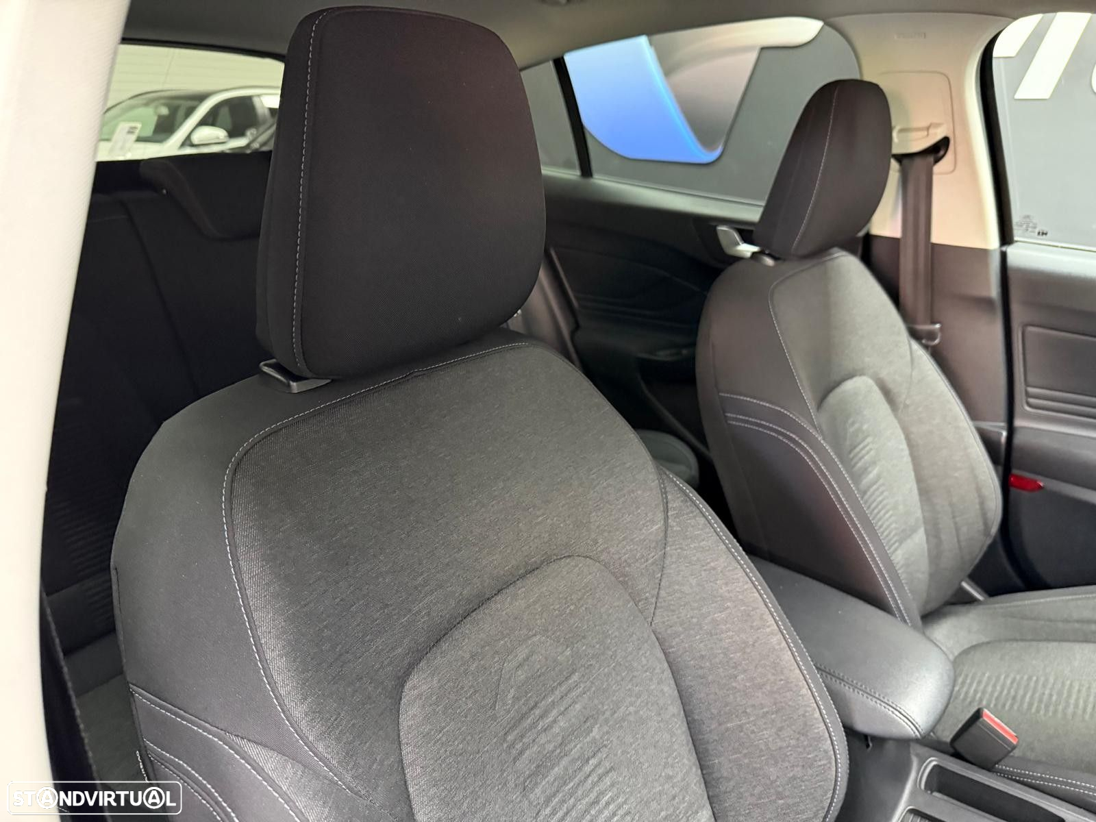 Ford Focus 1.0 EcoBoost Titanium - 37