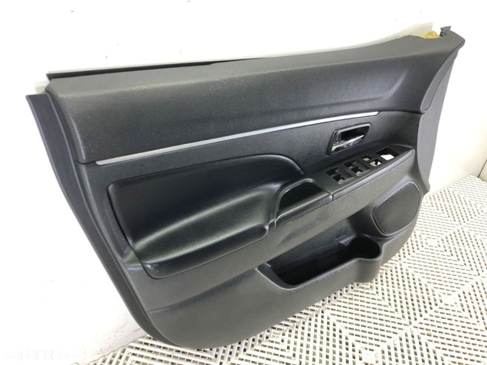 BOCZEK DRZWI LEWY PRZÓD  MITSUBISHI ASX (GA_W_) 2009 - 2022 1.8 DI-D 110 kW [150 KM] olej napędowy - 2