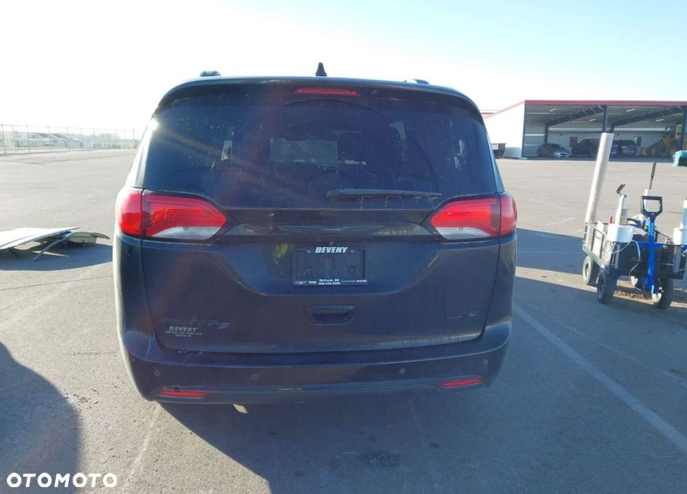 Chrysler Pacifica - 6