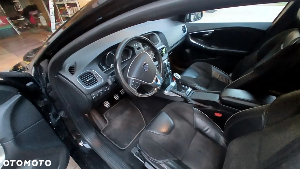 Volvo V40 D2 R-Design - 12