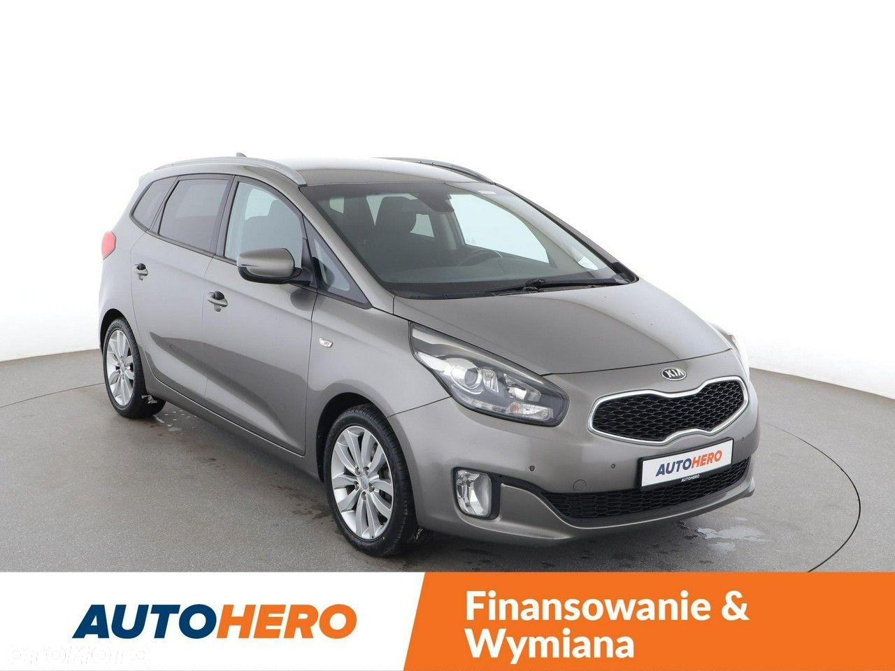 Kia Carens - 10