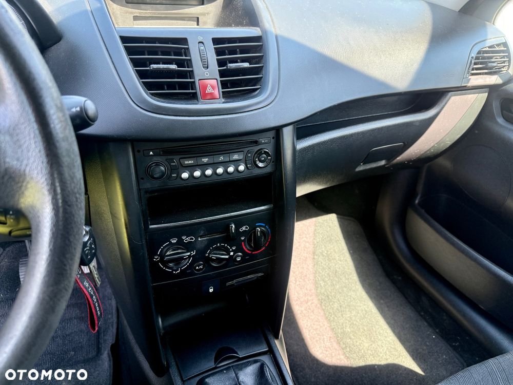 Peugeot 207 1.4 Trendy - 6