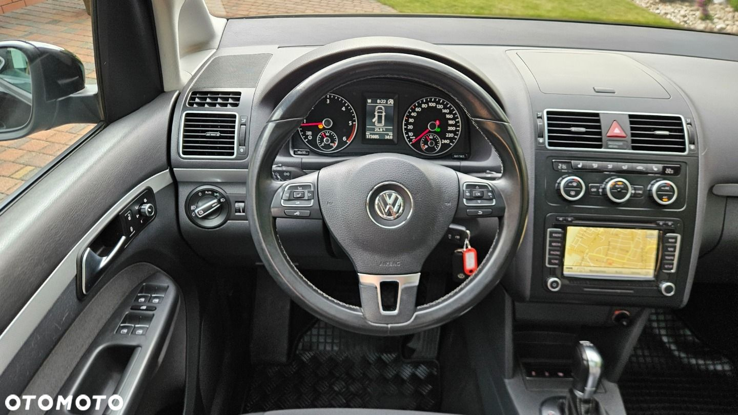 Volkswagen Touran - 16