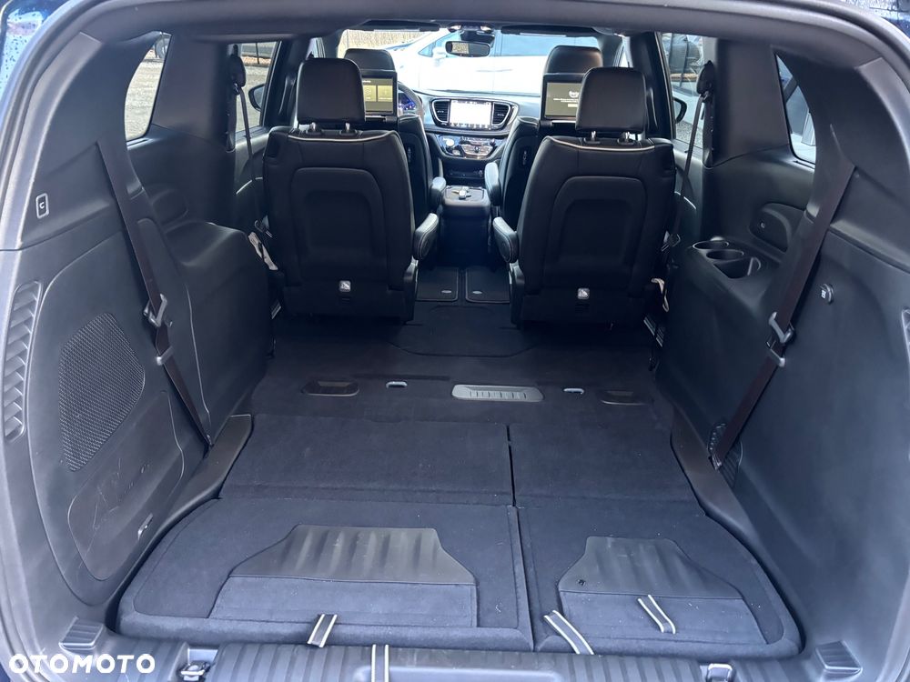 Chrysler Pacifica - 24