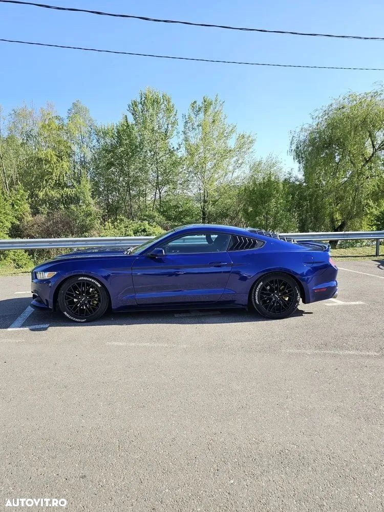 Ford Mustang - 4
