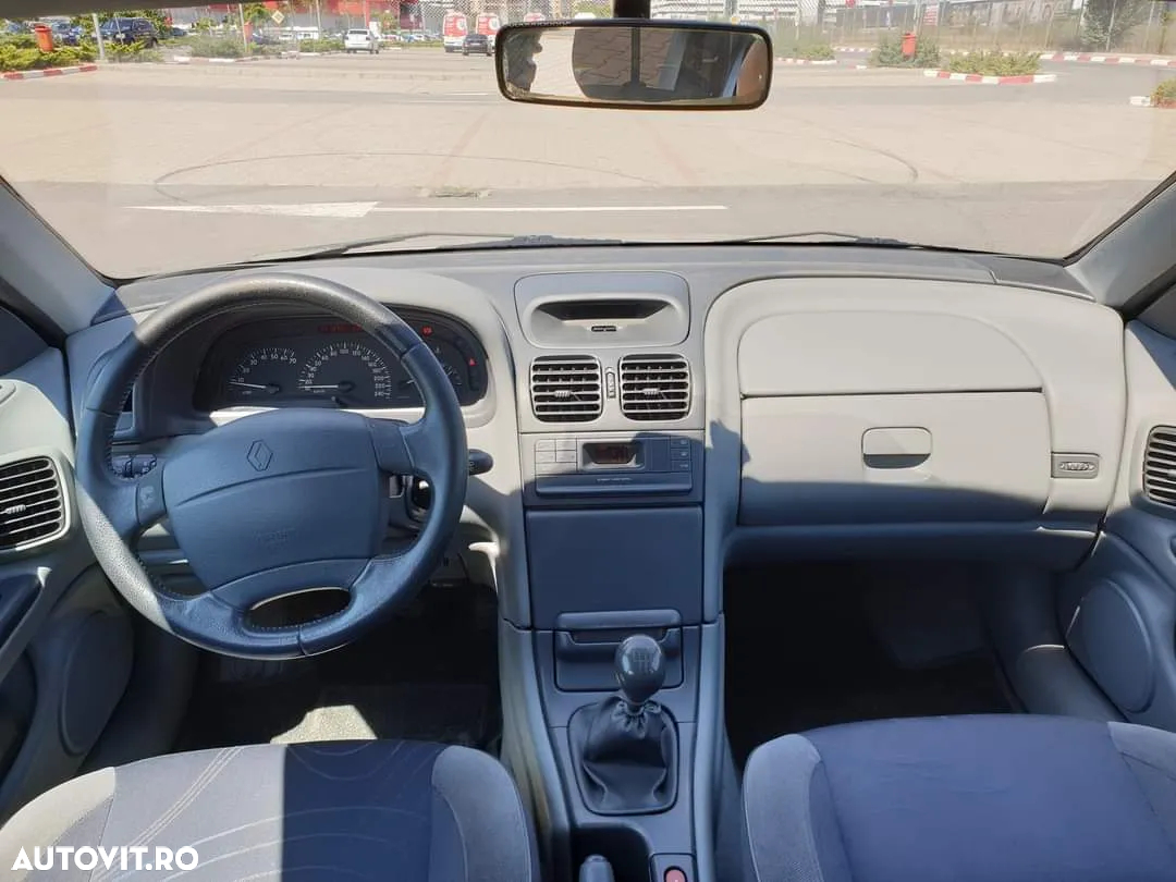 Renault Laguna 1.8 Expression - 11