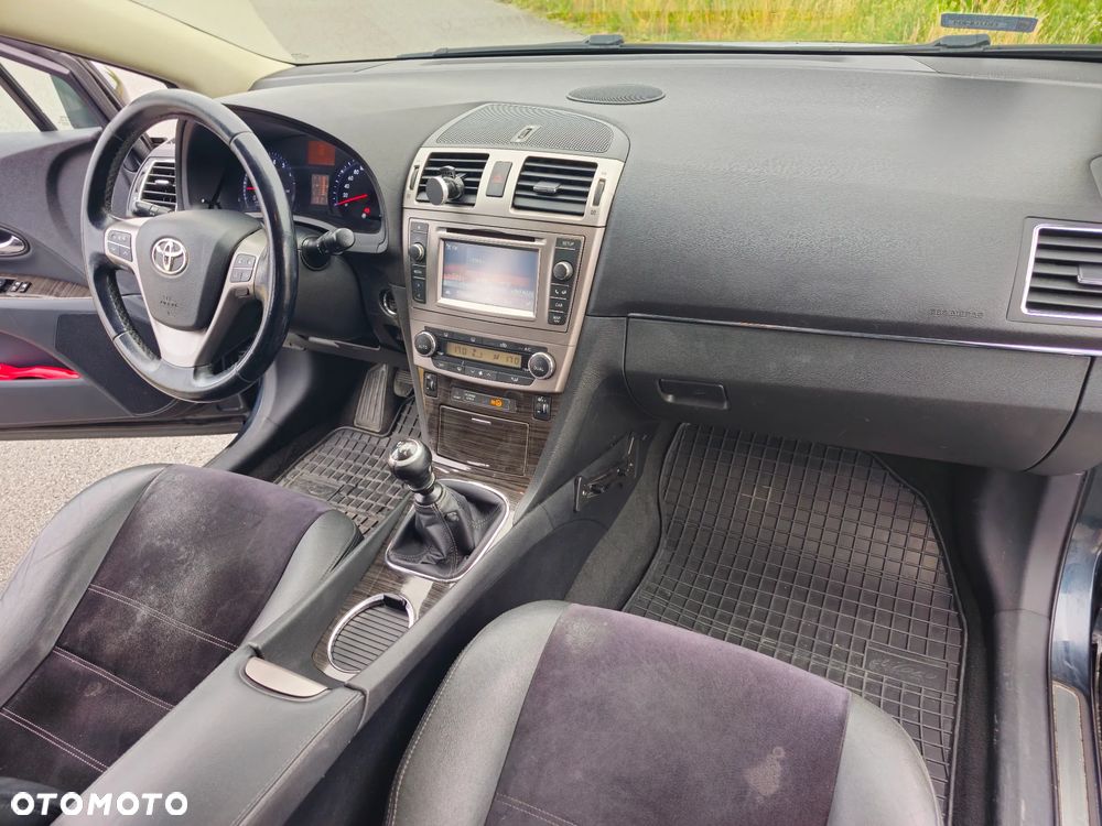 Toyota Avensis 1.8 Sol NAVI - 11