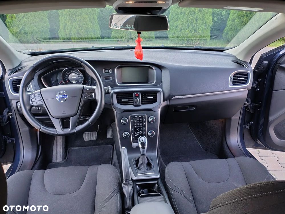 Volvo V40 Cross Country - 18