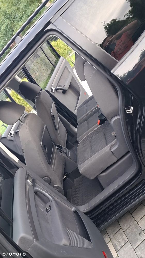 Volkswagen Touran - 12