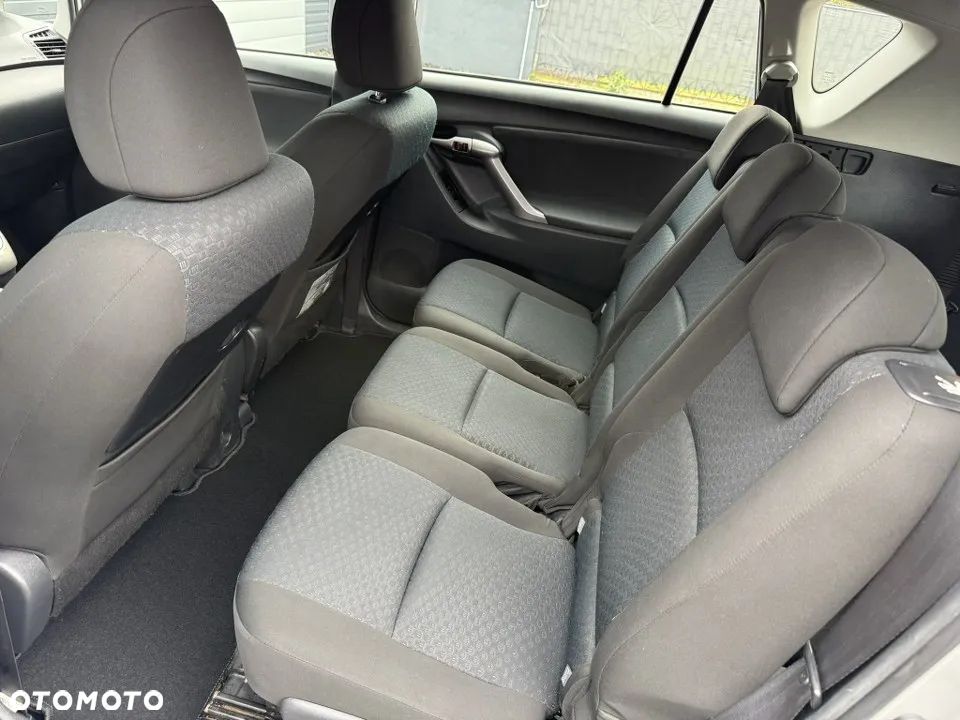 Toyota Verso 1.8 Premium 7os - 36
