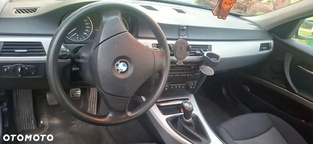 BMW Seria 3 318i - 5