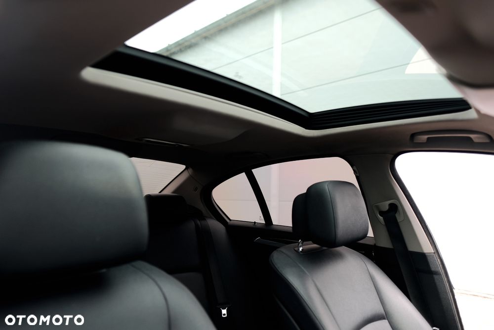 BMW Seria 5 528i - 6