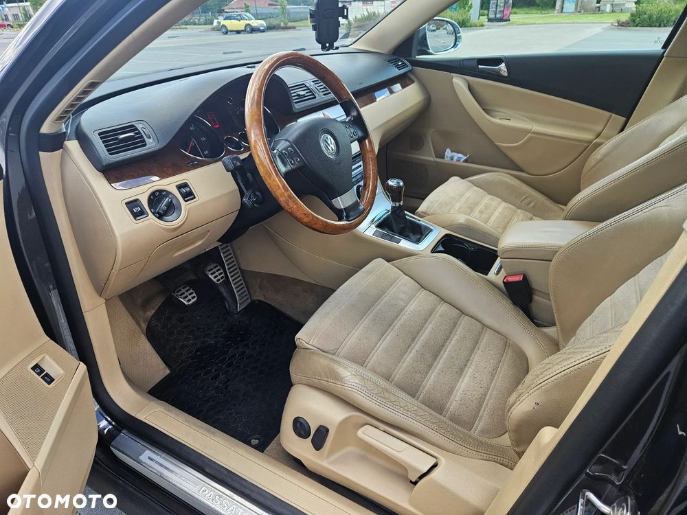 Volkswagen Passat 2.0 TDI DPF Highline - 14