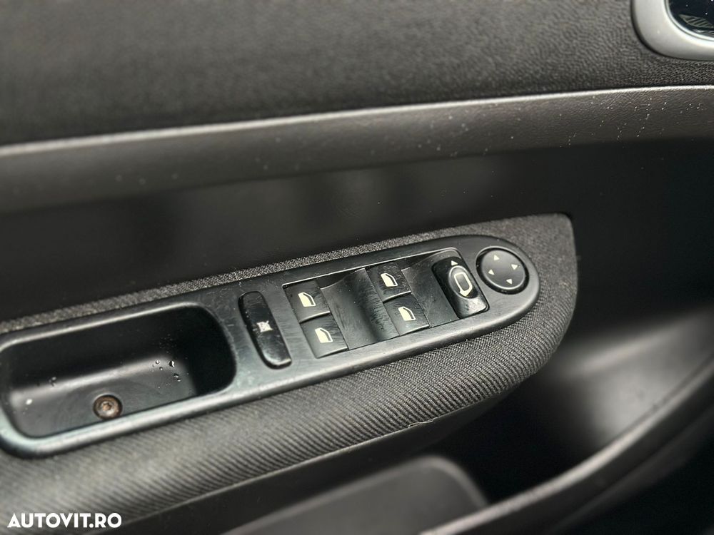 Peugeot 307 1.6 XR - 21