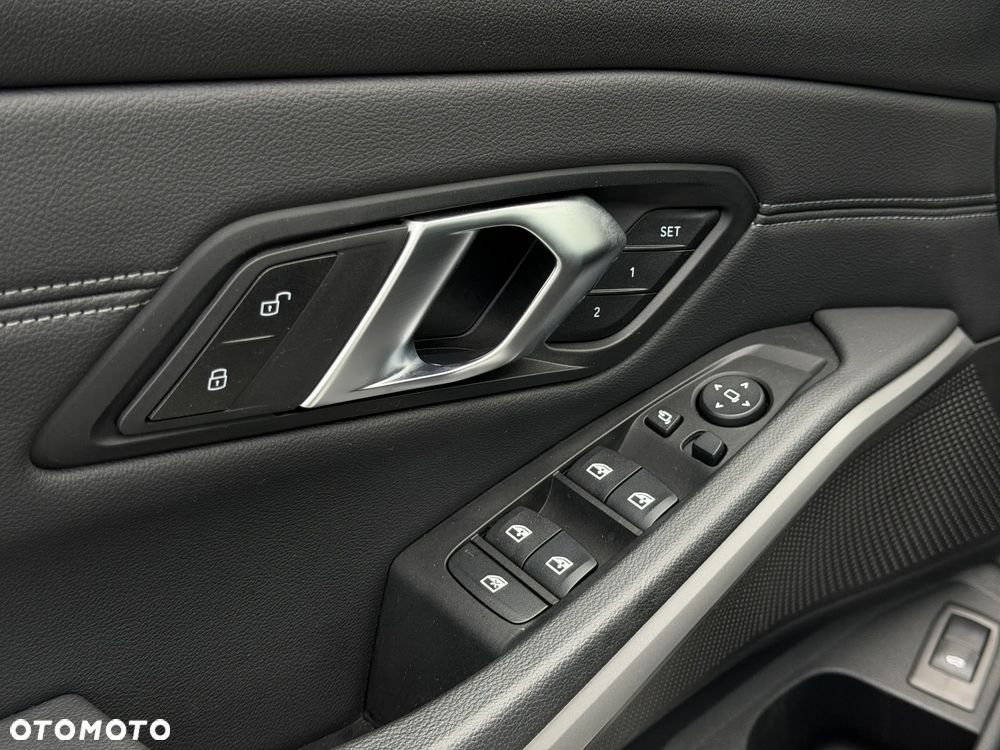 BMW Seria 3 318i M Sport - 15