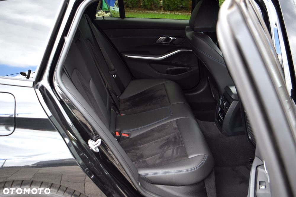 BMW Seria 3 320d xDrive M Sport sport - 29