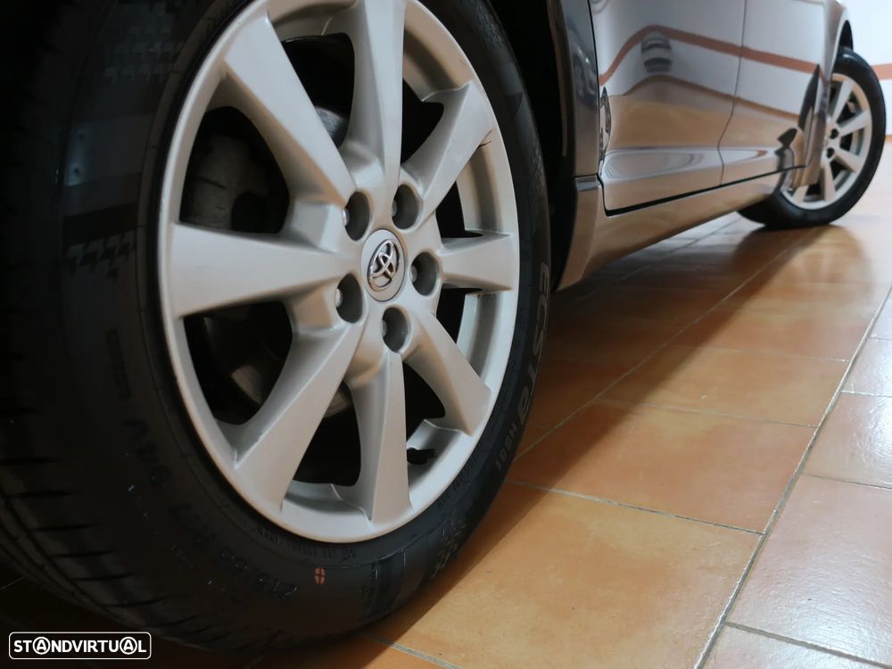Toyota Avensis SW 2.0 D-4D Exclusive +Pele+GPS - 8