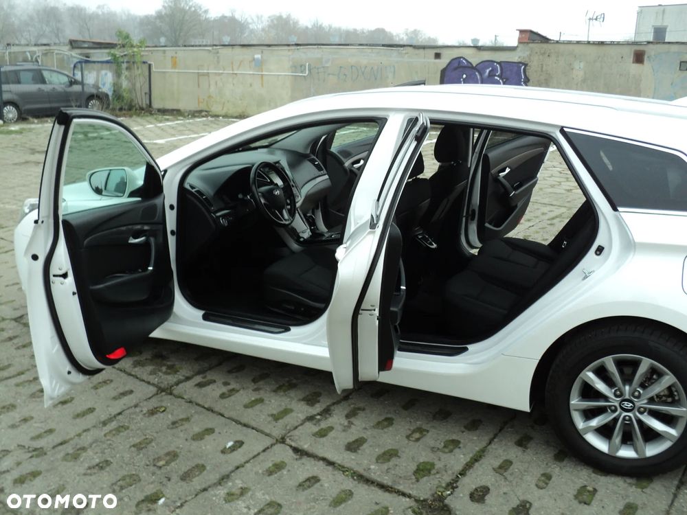 Hyundai i40 Kombi 1.7 CRDi DCT Premium - 11