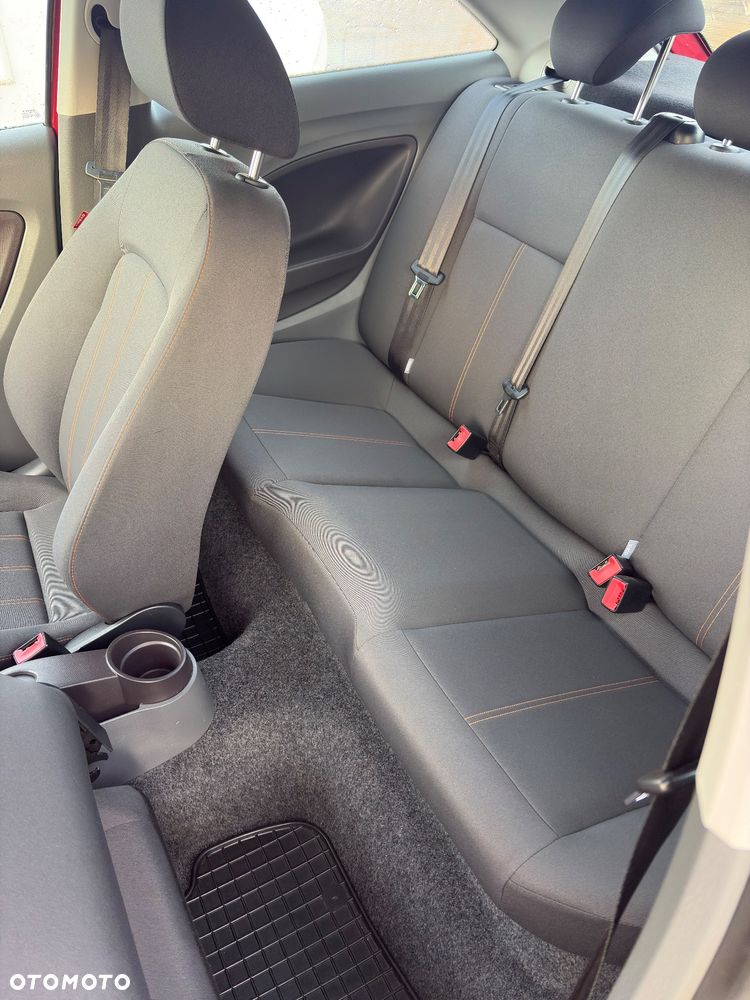 Seat Ibiza 2011 photo 2