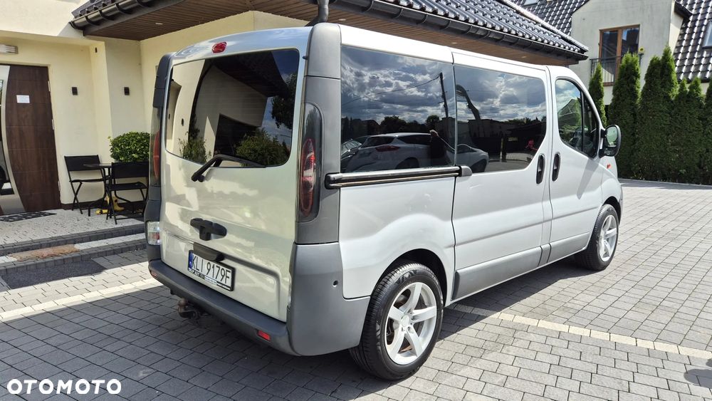 Opel Vivaro Tour - 4