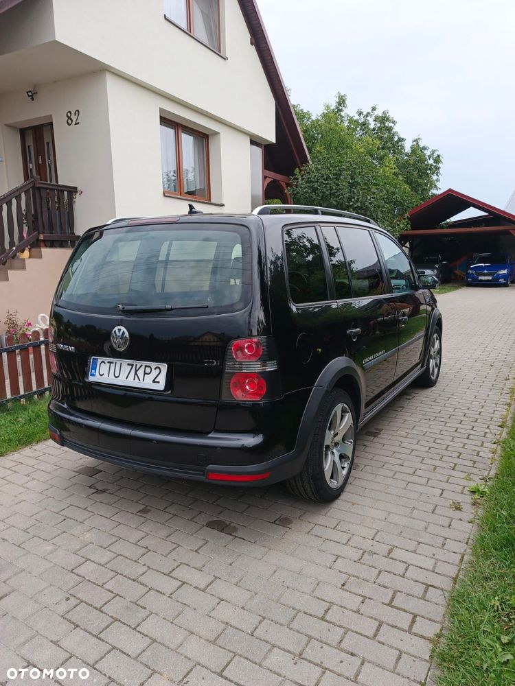 Volkswagen Touran 2.0 TDI DPF Cross DSG - 4