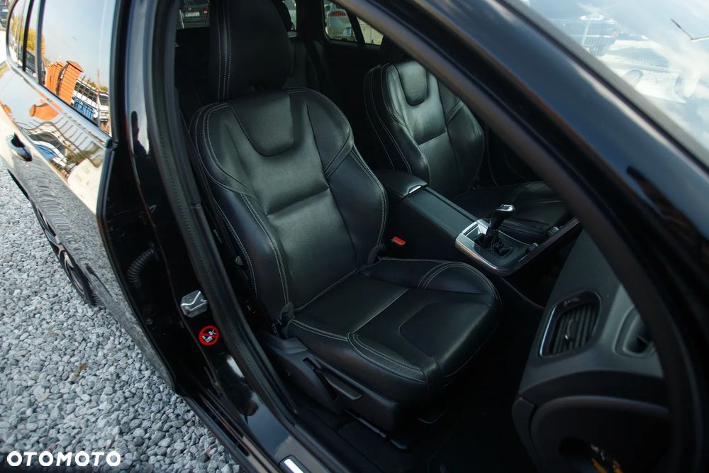 Volvo V60 D3 Summum - 33