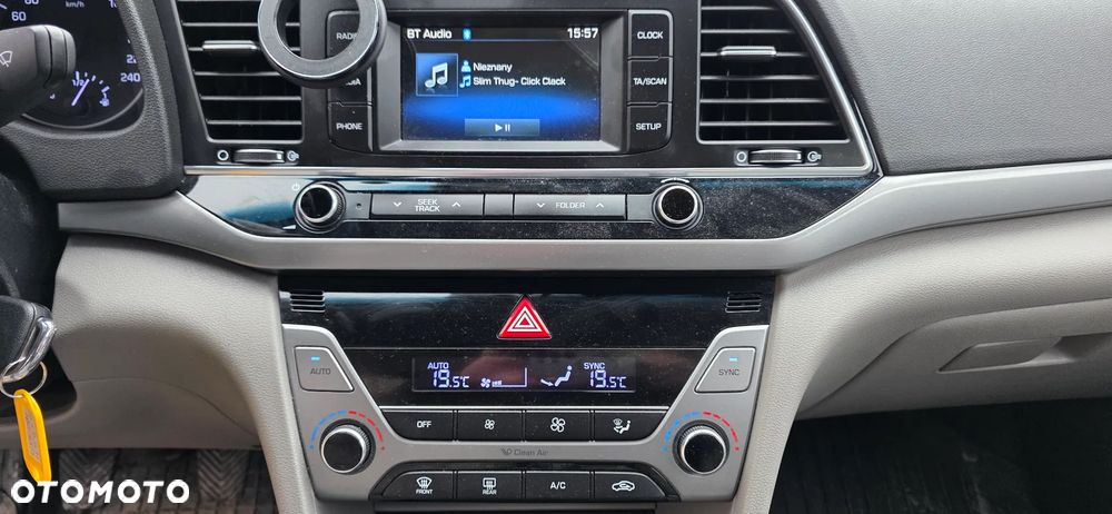 Hyundai Elantra - 10