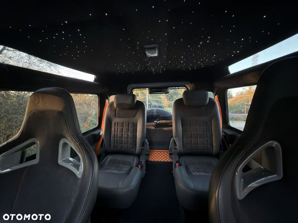 Land Rover Defender 2.4 TD4 SE - 17