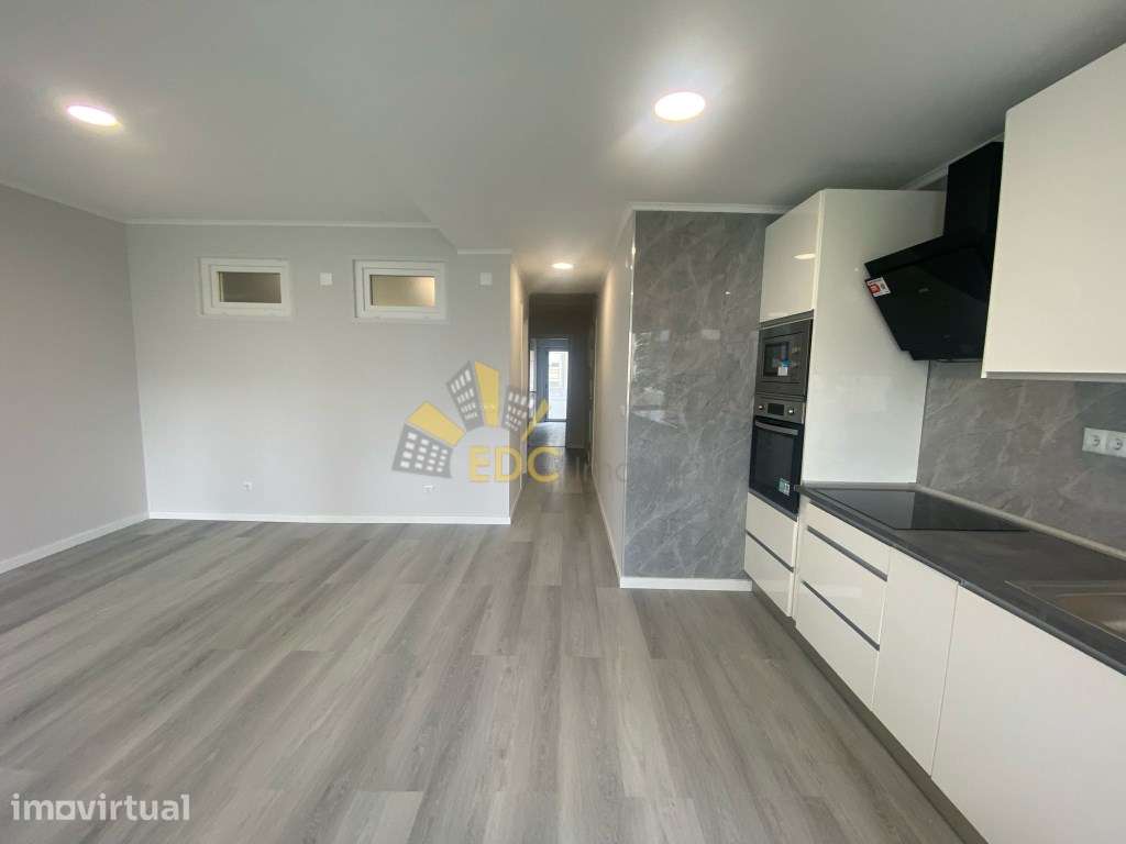 Excelente Apartamento T2 Remodelado em Oeiras com Arrecadação e 2 E... - Grande imagem: 5/28