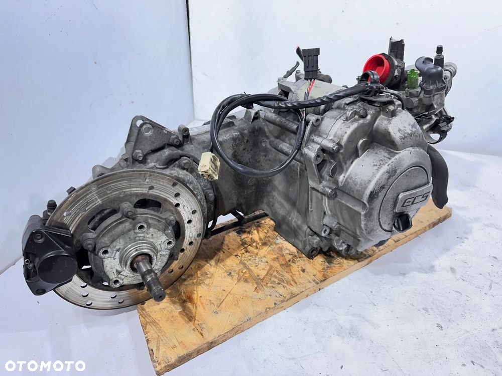 Silnik Piaggio Vespa GTS 125 - 10