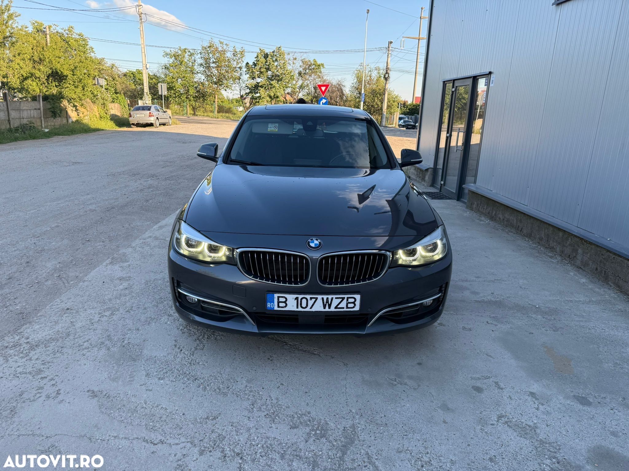 BMW Seria 3 320i GT xDrive AT - 1
