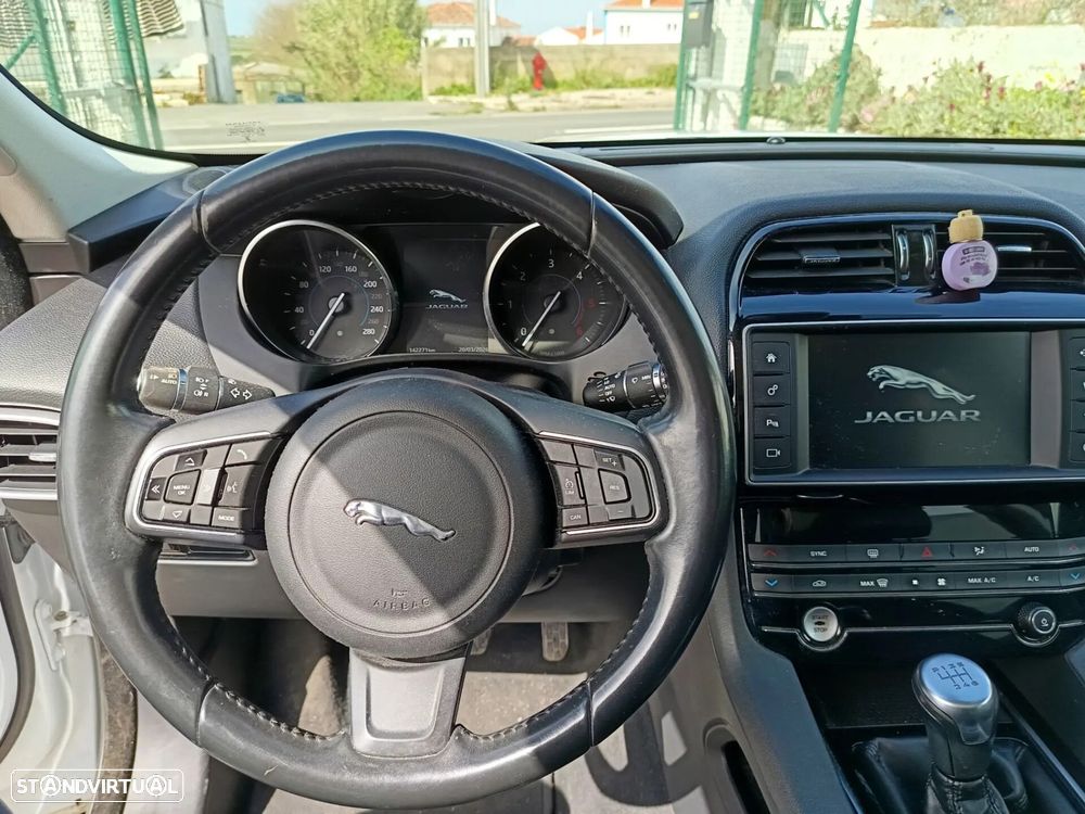 Jaguar F-Pace 2.0 i4D Prestige AWD - 22