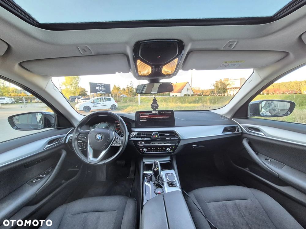 BMW Seria 5 520d xDrive - 13