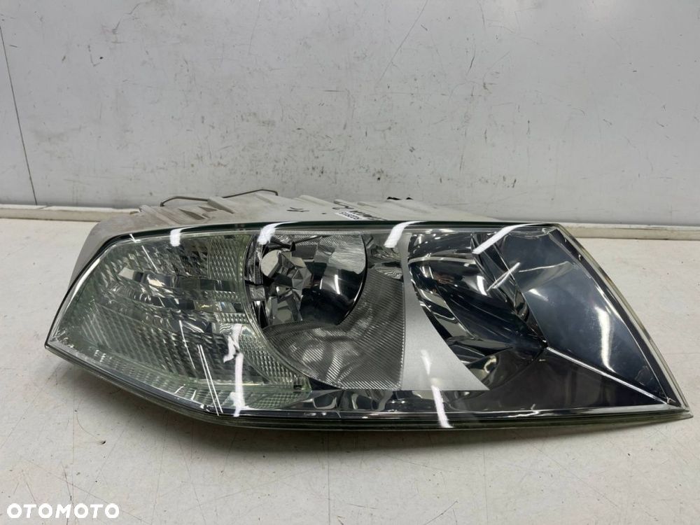 Lampa reflektor Skoda Octavia 2 II 04-08r. prawa przednia Europa zwykła H7 H1 oryginal - 1