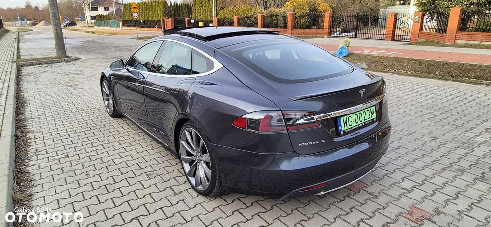 Tesla Model S - 38