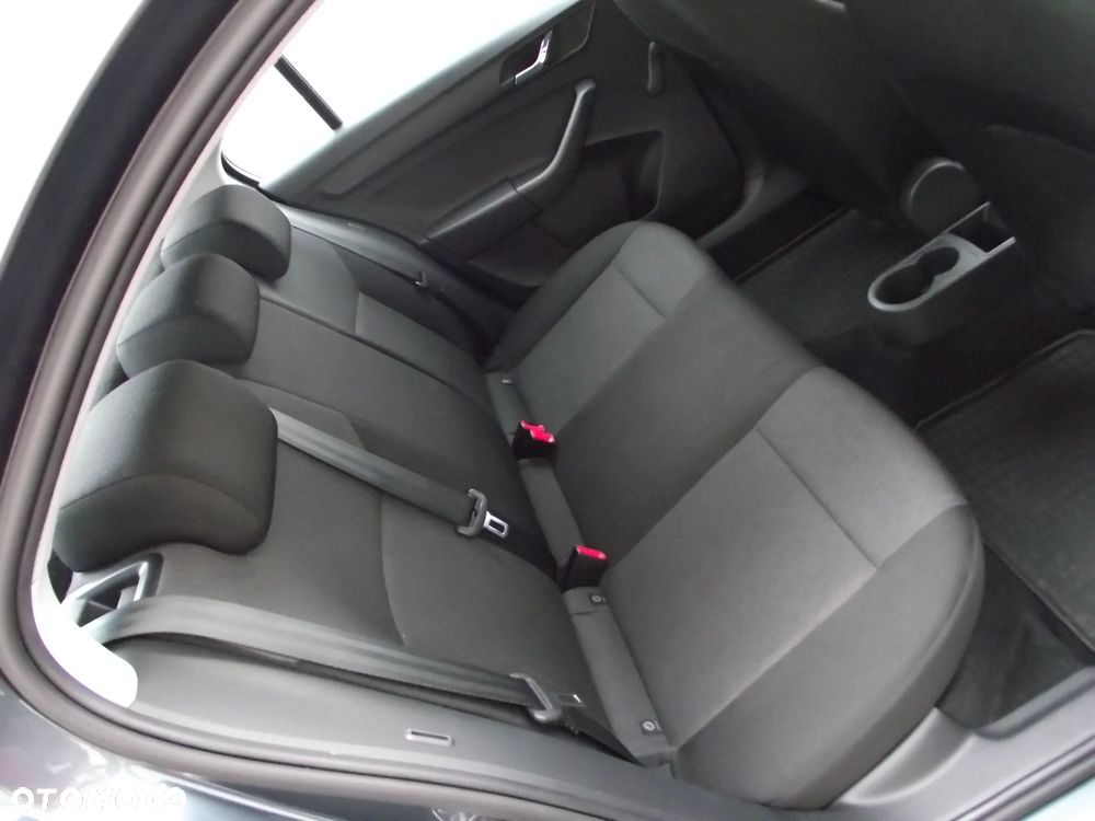 Skoda RAPID 1.2 TSI Ambition - 19